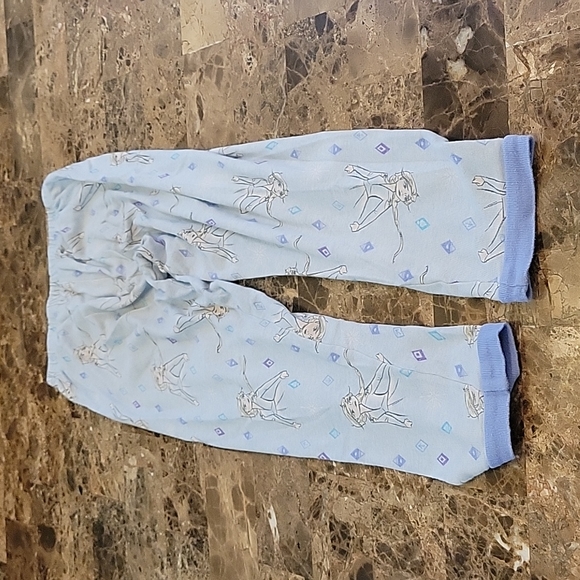 2 Pairs of Long Sleeve Elsa Pajamas - Picture 14 of 15